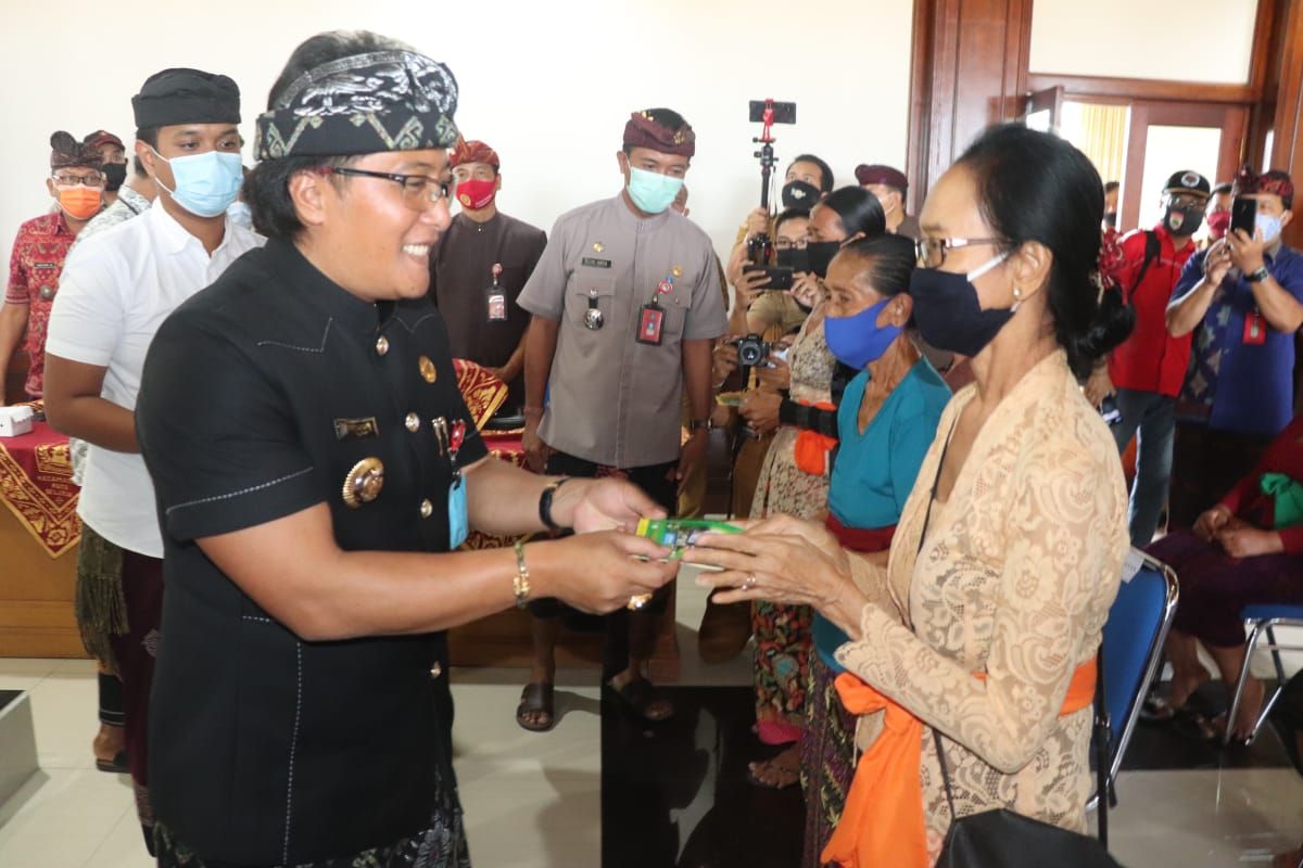 podiumnews.com-Badung Salurkan BLT-DD Tahap II untuk KPM